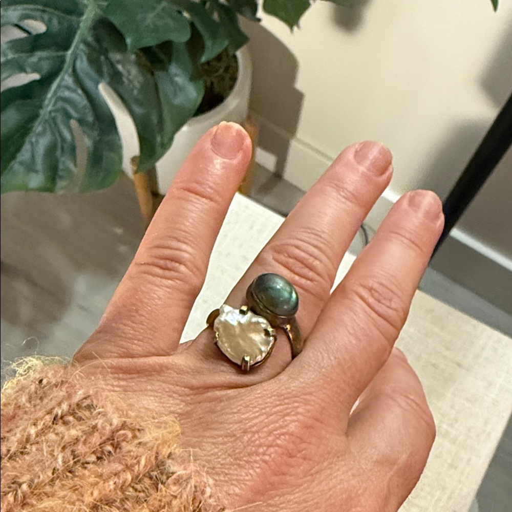 World Market Gold Ring 6 freshwater Pearl and real labradorite‎ (or moonstone?)